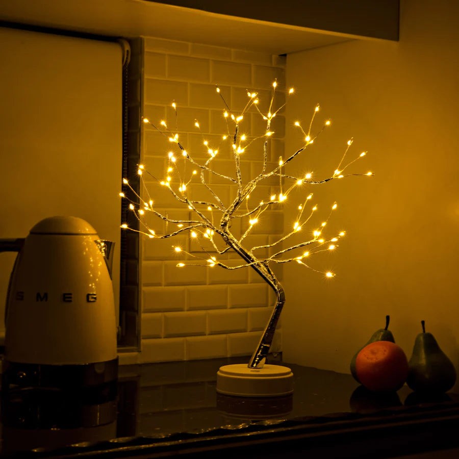 Arbre lumineux Foyanna sur le comptoir de la cuisine
