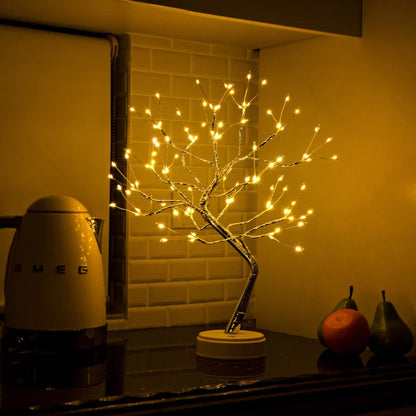 Arbre lumineux Foyanna sur le comptoir de la cuisine