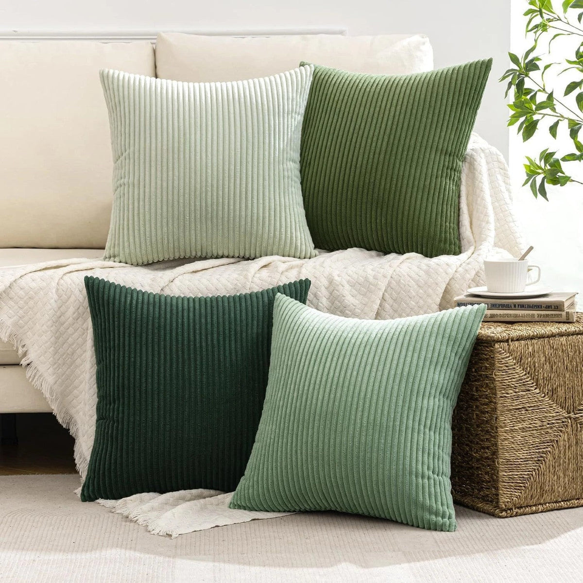 Coussins côtelés et jeté sur un sofa