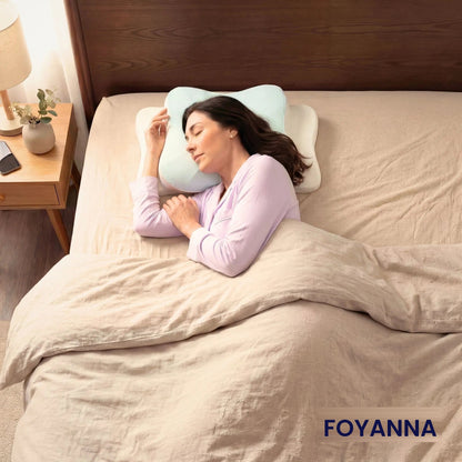 Femme qui dort sur l'oreiller papillon Foyanna